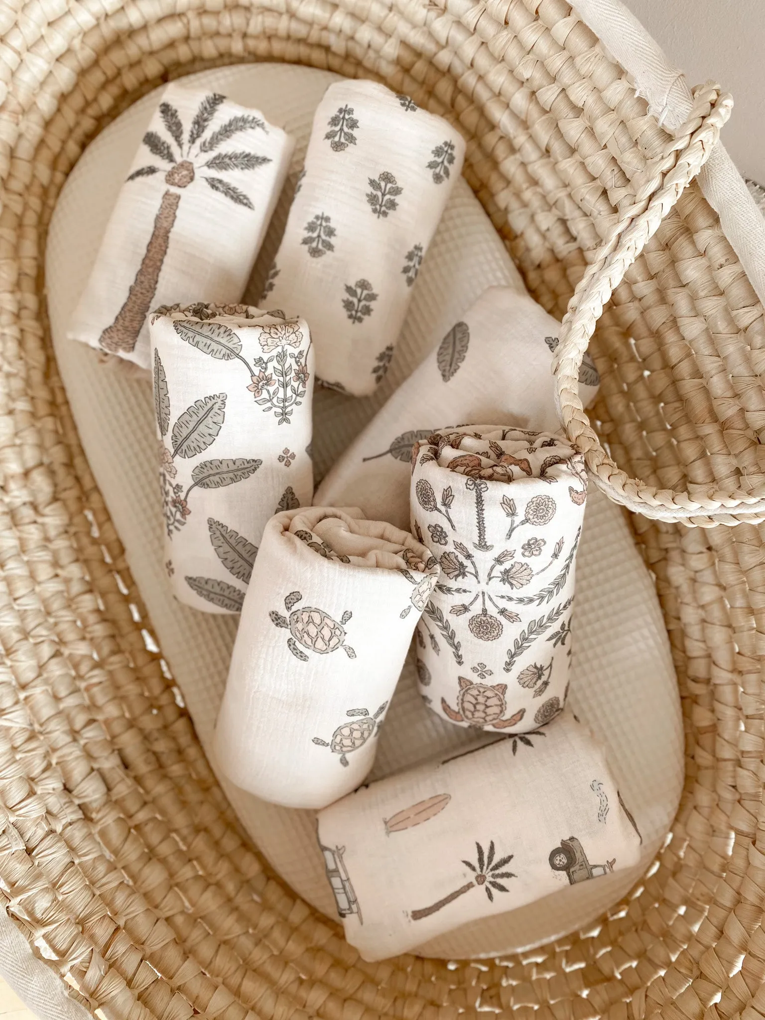 Baby swaddle / girly palms