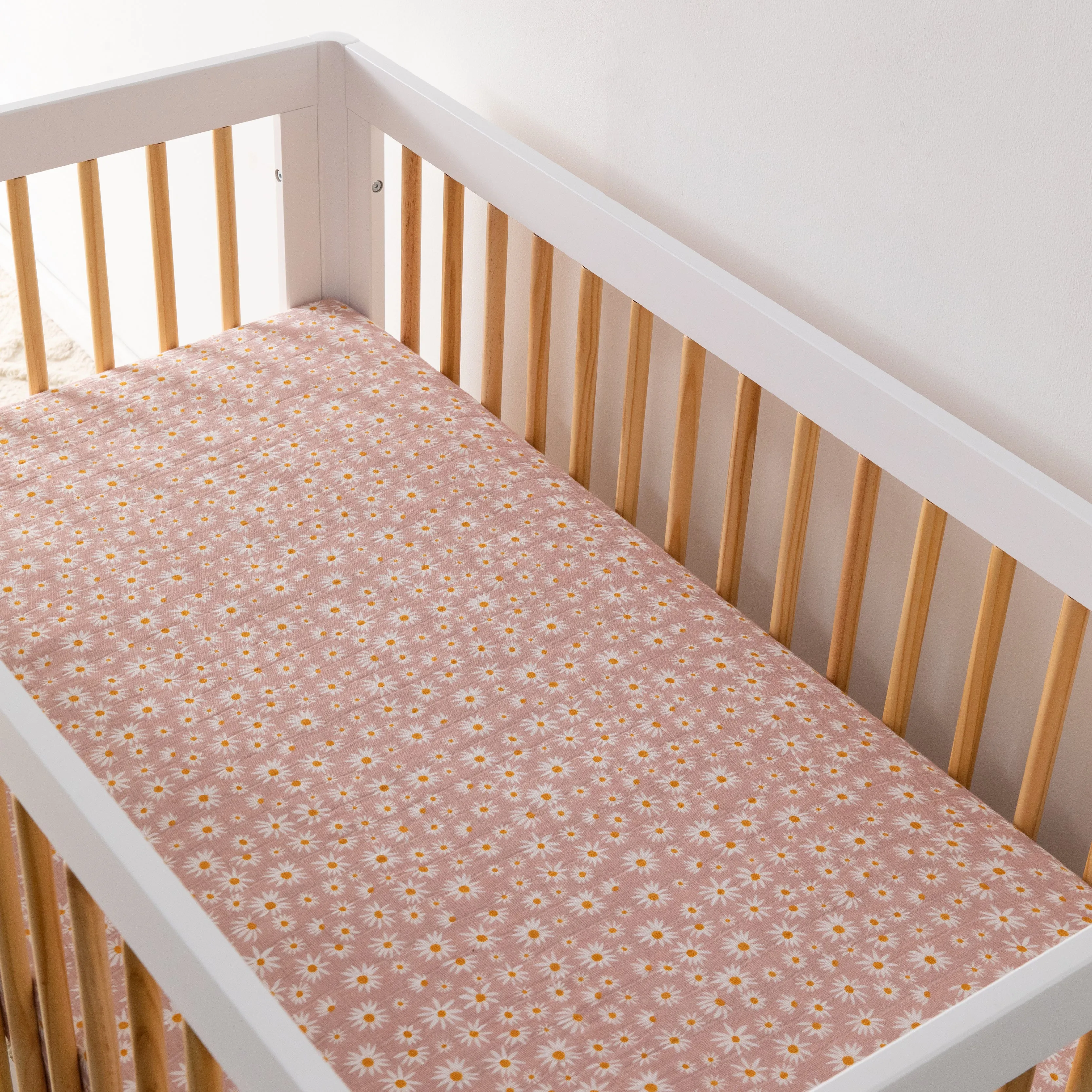 Daisy Crib Sheet in GOTS Certified Organic Muslin Cotton